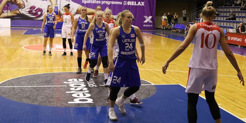 Pret studentēm par 15.uzvaru