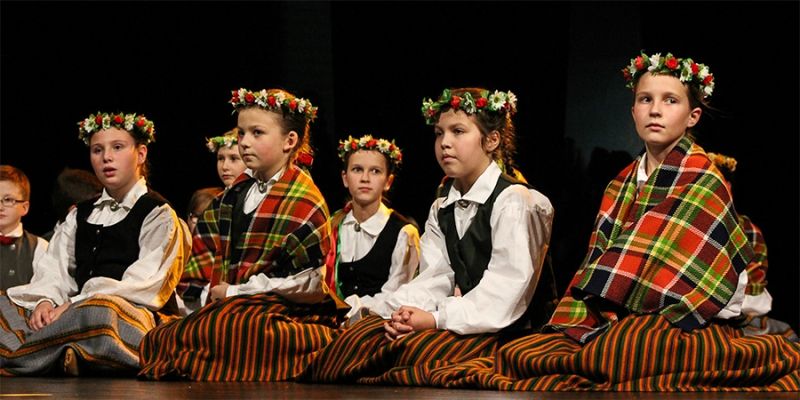 Sporta sacensības un tautas deju kolektīvi priecēs skatītājus