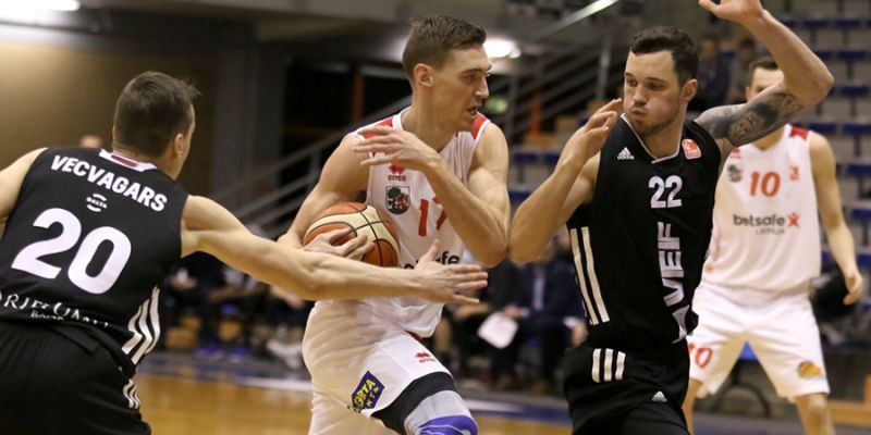 Mājās pret 'vefiņu'